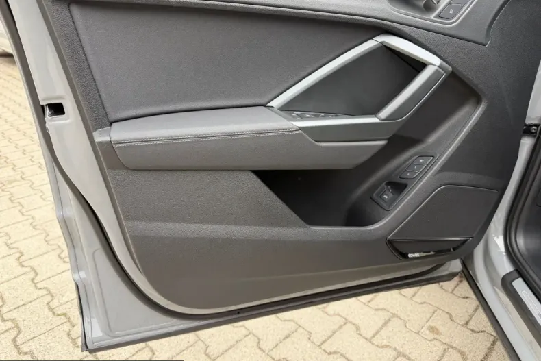 Audi Q3 din 2025 cu 14.700 km - oferta AUD213985 - foto 32