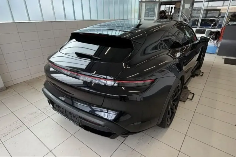 Porsche Taycan din 2022 cu 90.636 km - oferta POR214039 - foto 4