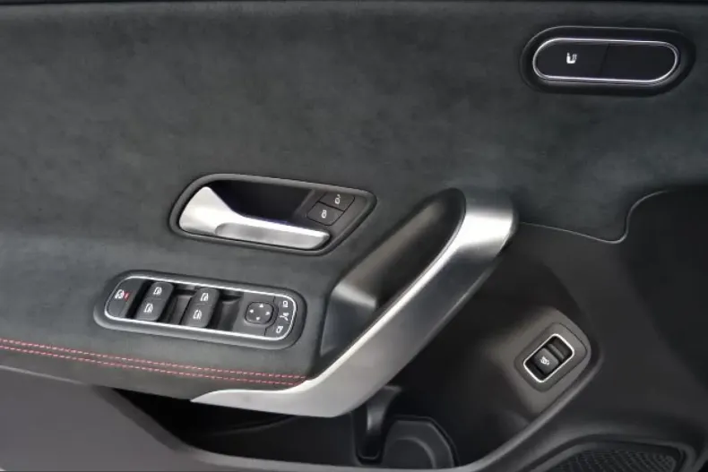 Mercedes-Benz CLA 220 (Clasa CLA) din 2025 cu 6.080 km - oferta MER214070 - foto 6