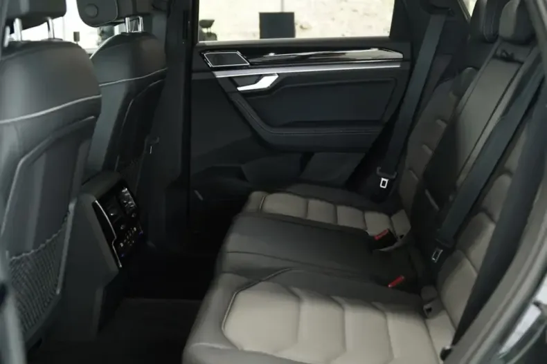 Volkswagen Touareg din 2024 cu 85.000 km - oferta VOL214072 - foto 22