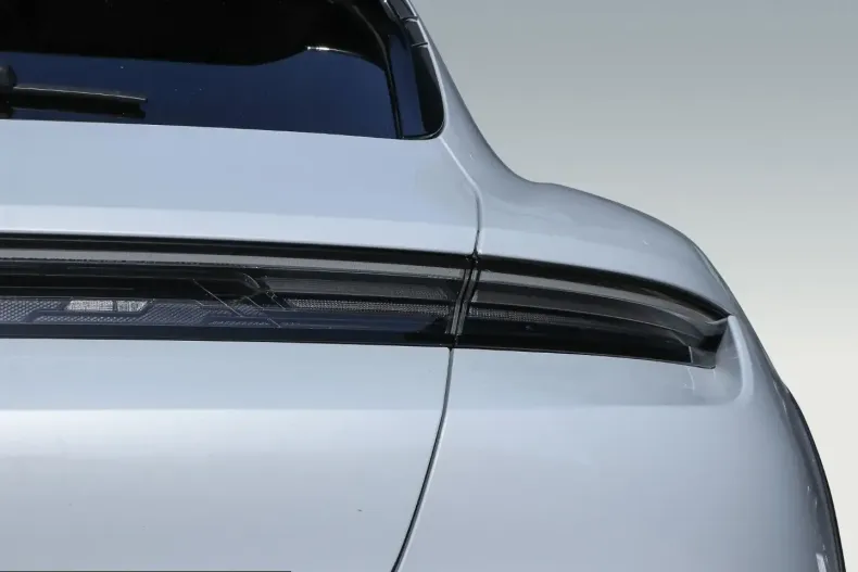 Porsche Taycan din 2024 cu 26.800 km - oferta POR214081 - foto 9