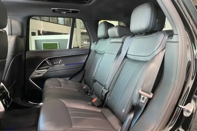 Land Rover Range Rover din 2025 cu 9.984 km - oferta LAN214097 - foto 10