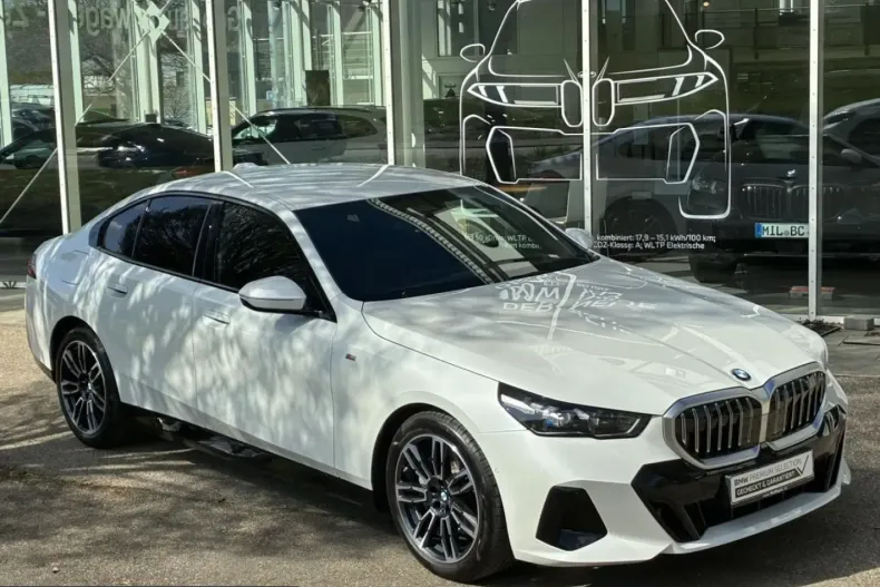 BMW 540 (Seria 5) din 2025 cu 13.440 km - oferta BMW214100 - foto 3