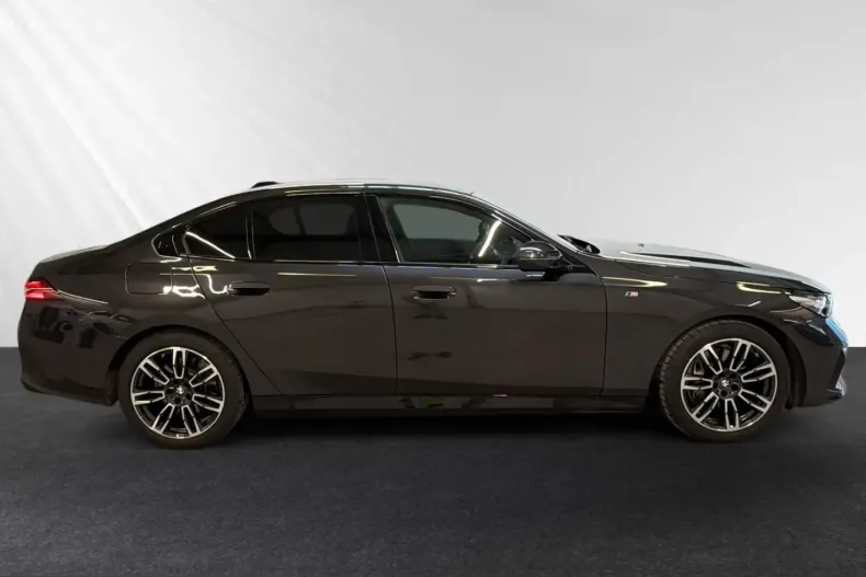 BMW 540 (Seria 5) din 2024 cu 19.824 km - oferta BMW214101 - foto 2