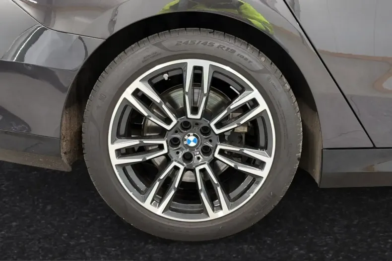 BMW 540 (Seria 5) din 2024 cu 19.824 km - oferta BMW214101 - foto 4