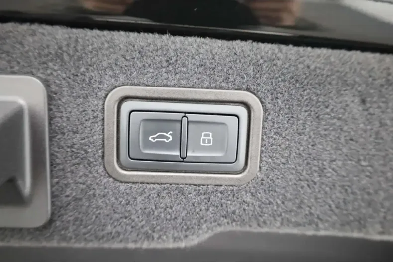 Audi A8 din 2024 cu 6.044 km - oferta AUD214102 - foto 16