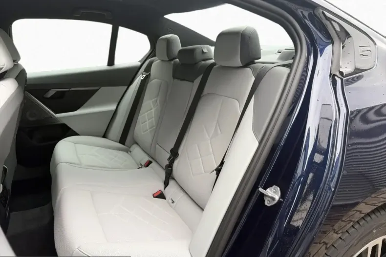 BMW 540 (Seria 5) din 2025 cu 19.592 km - oferta BMW214116 - foto 18