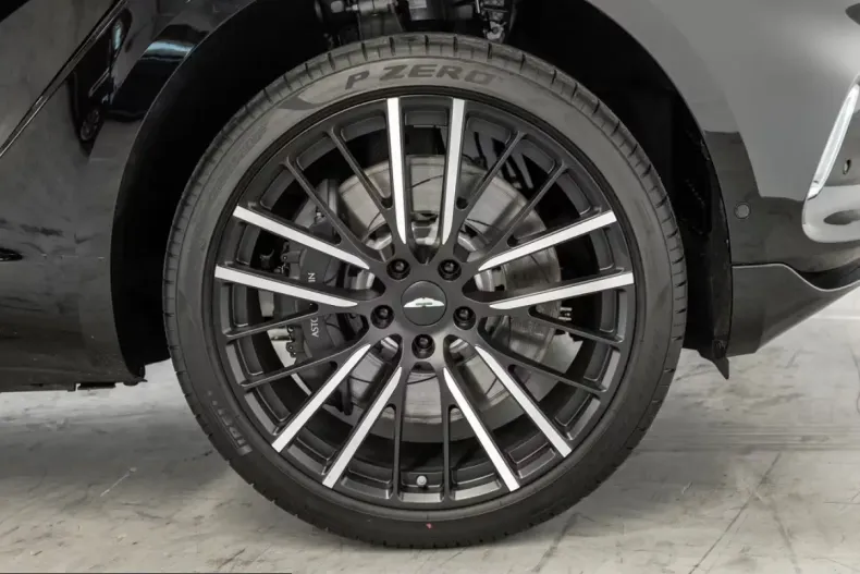 Aston Martin DBX din 2024 cu 19.900 km - oferta AST214118 - foto 7