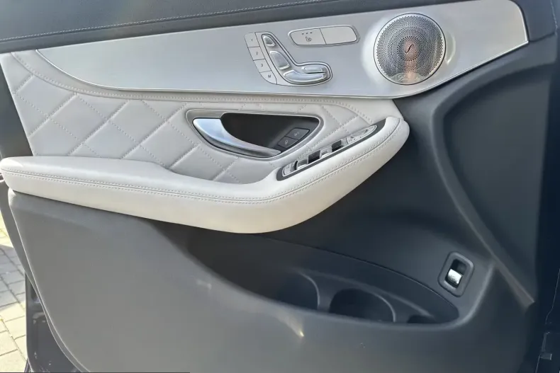 Mercedes-Benz GLC 300 (Clasa GLC) din 2021 cu 79.980 km - oferta MER214198 - foto 11