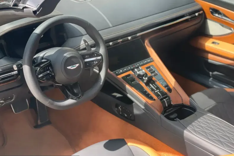Aston Martin DB12 din 2024 cu 1.001 km - oferta AST214200 - foto 8