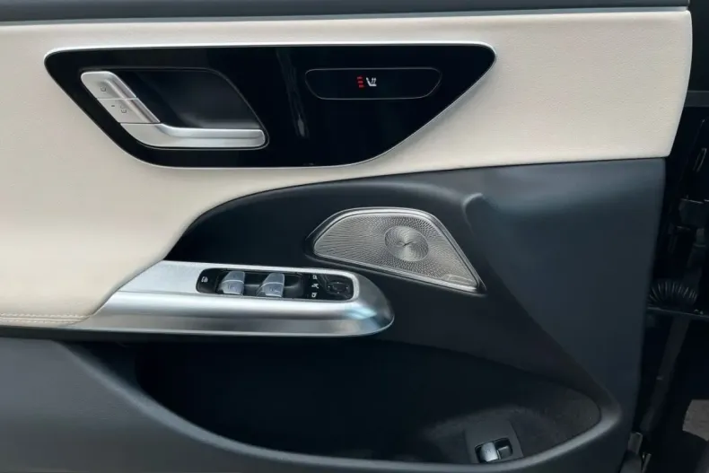 Mercedes-Benz E 220 (Clasa E) din 2025 cu 17.330 km - oferta MER214212 - foto 19