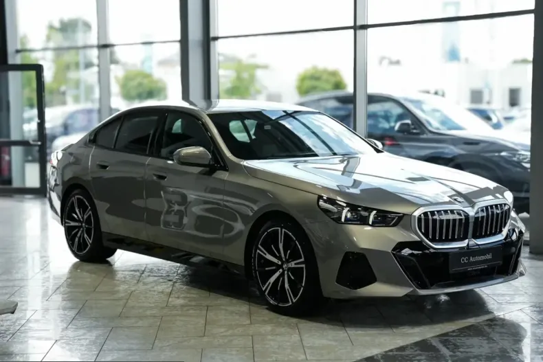 BMW 520 (Seria 5) din 2025 cu 9.000 km - oferta BMW214215 - foto 1