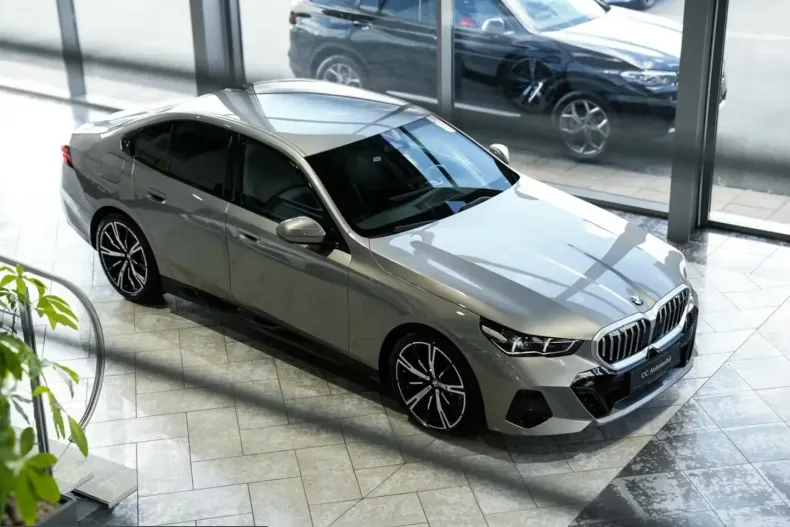BMW 520 (Seria 5) din 2025 cu 9.000 km - oferta BMW214215 - foto 2