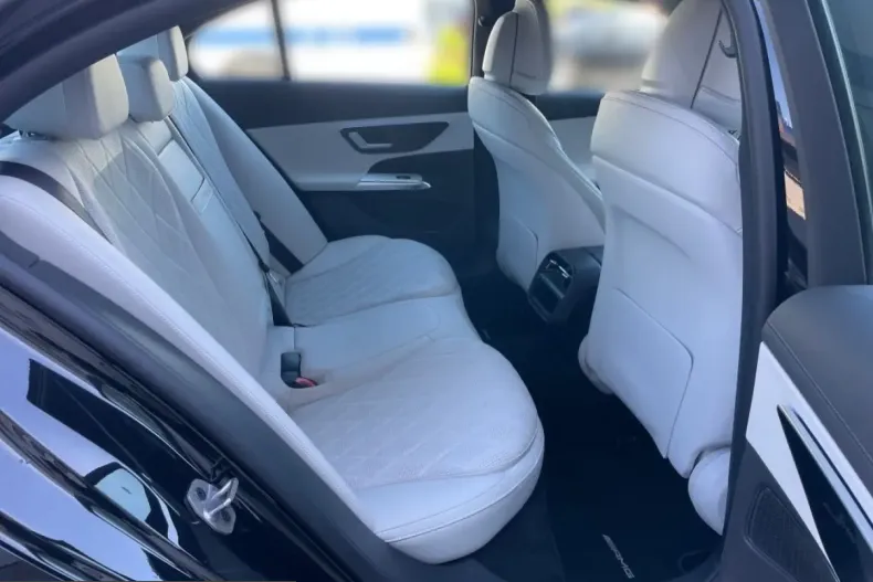 Mercedes-Benz E 220 (Clasa E) din 2025 cu 19.561 km - oferta MER214242 - foto 12