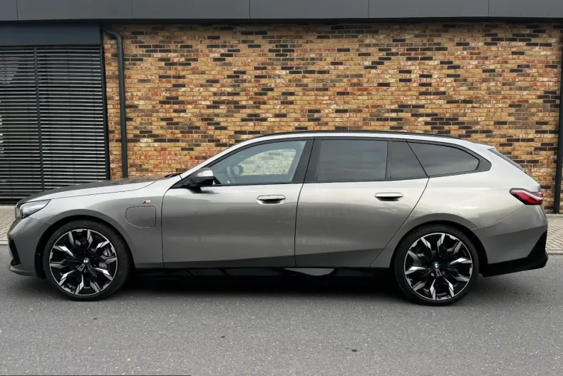 BMW 550 (Seria 5) din 2025 cu 34.900 km - oferta BMW214249 - foto 3