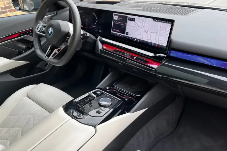 BMW 550 (Seria 5) din 2025 cu 34.900 km - oferta BMW214249 - foto 13