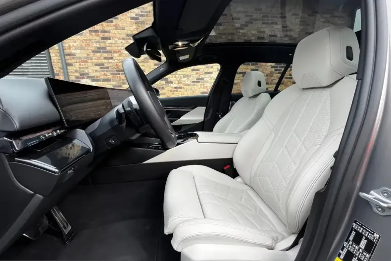 BMW 550 (Seria 5) din 2025 cu 34.900 km - oferta BMW214249 - foto 17