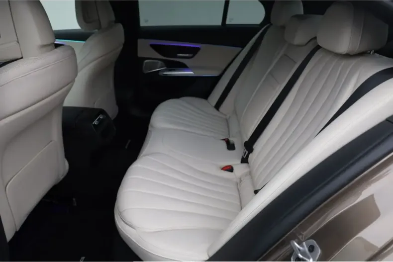 Mercedes-Benz E 200 (Clasa E) din 2024 cu 8.913 km - oferta MER214250 - foto 12