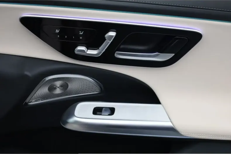 Mercedes-Benz E 200 (Clasa E) din 2024 cu 8.913 km - oferta MER214250 - foto 15