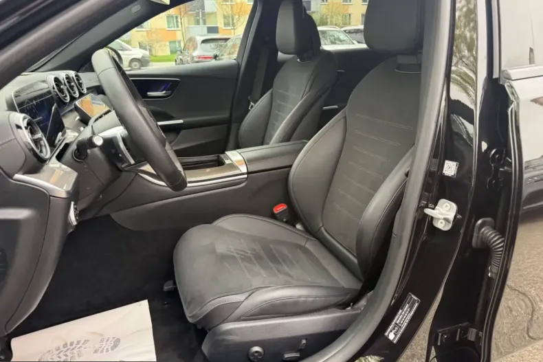 Mercedes-Benz C 400 (Clasa C) din 2024 cu 47.845 km - oferta MER214263 - foto 9
