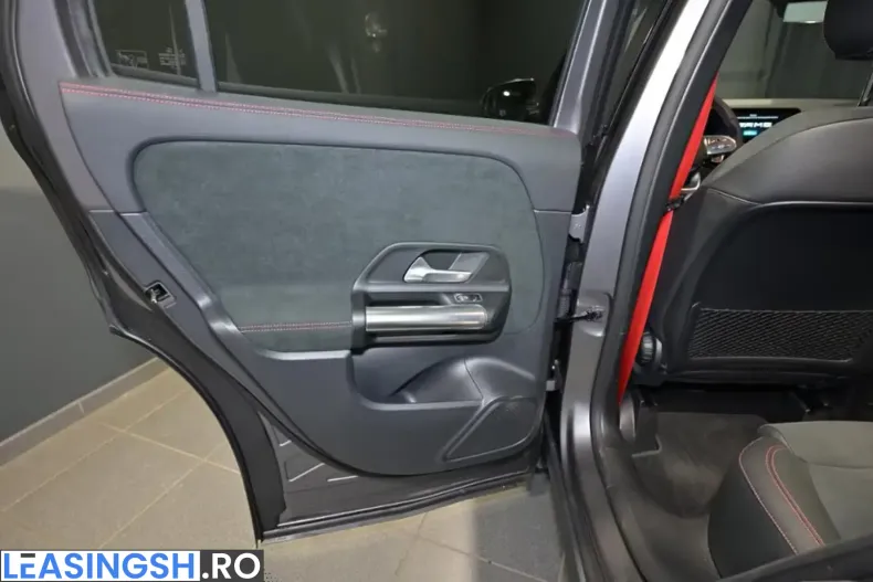 Mercedes-Benz GLA 35 AMG (Clasa GLA) din 2023 cu 4.500 km - oferta MER214269 - foto 7