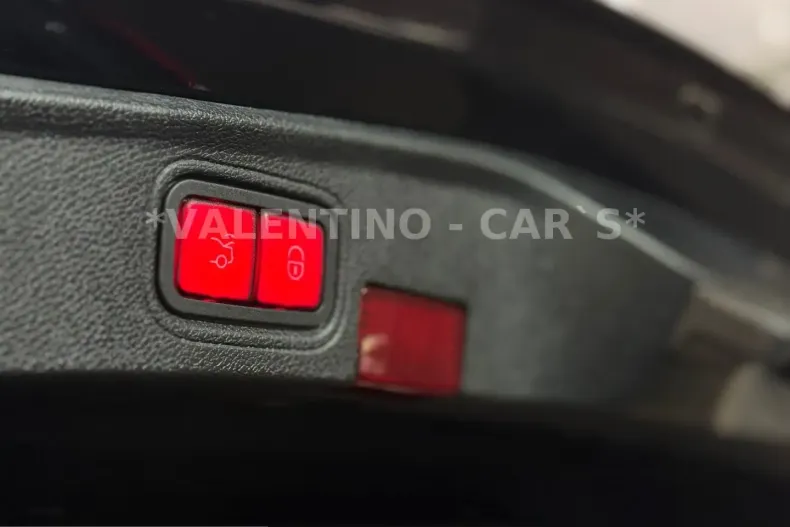 Mercedes-Benz C 300 (Clasa C) din 2023 cu 44.648 km - oferta MER214277 - foto 43