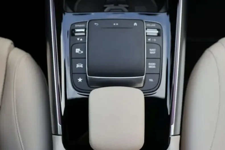 Mercedes-Benz EQA din 2023 cu 32.560 km - oferta MER214292 - foto 29