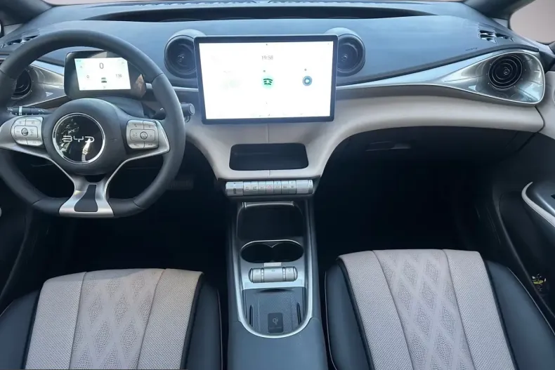 BYD Dolphin din 2025 cu 10 km - oferta BYD214311 - foto 2