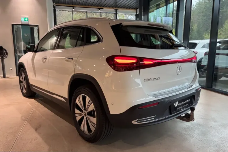 Mercedes-Benz EQA din 2025 cu 8.081 km - oferta MER214339 - foto 7