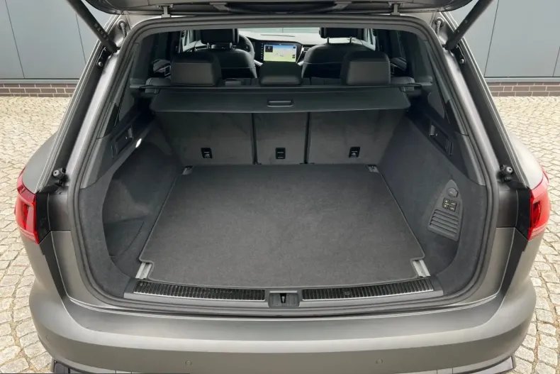 Volkswagen Touareg din 2025 cu 15.566 km - oferta VOL214353 - foto 6