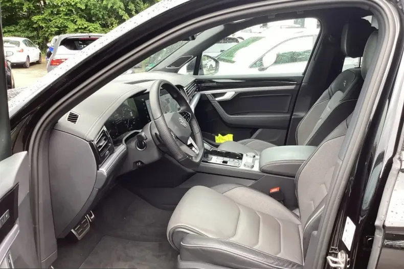 Volkswagen Touareg din 2023 cu 45.550 km - oferta VOL214358 - foto 7