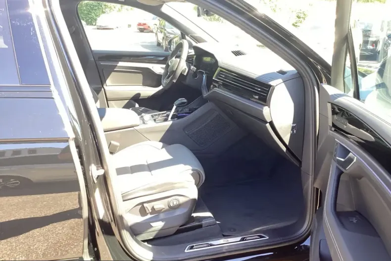 Volkswagen Touareg din 2025 cu 35.888 km - oferta VOL214359 - foto 13