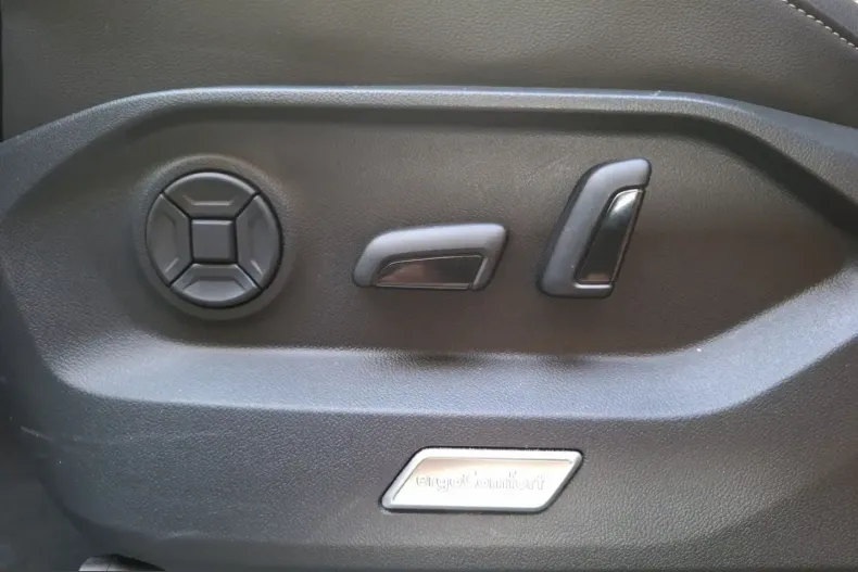 Volkswagen Touareg din 2023 cu 16.500 km - oferta VOL214365 - foto 23