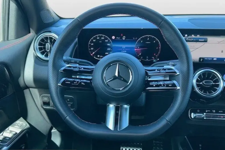 Mercedes-Benz GLB 200 (Clasa GLB) din 2025 cu 11.856 km - oferta MER214366 - foto 15