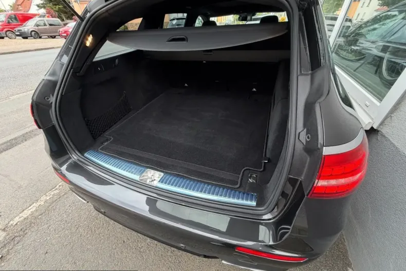 Mercedes-Benz E 400 (Clasa E) din 2021 cu 69.987 km - oferta MER214369 - foto 11