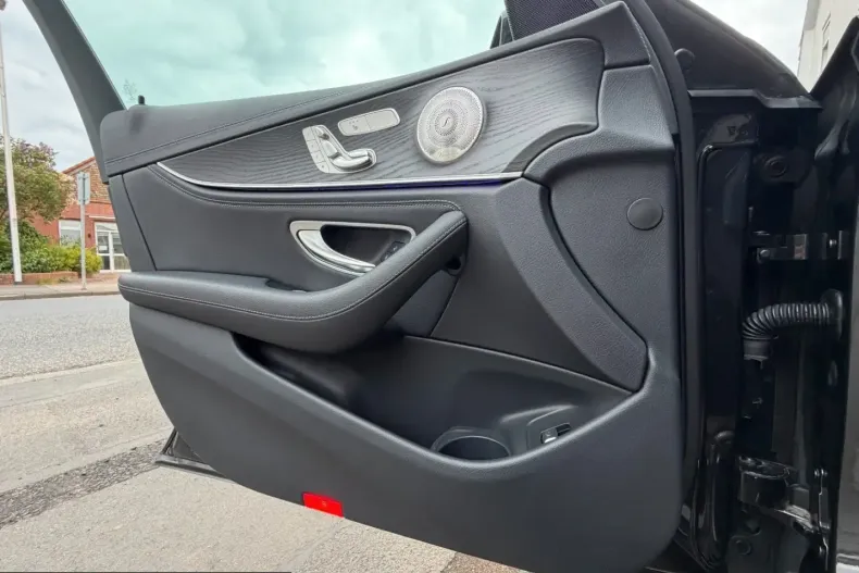 Mercedes-Benz E 400 (Clasa E) din 2021 cu 69.987 km - oferta MER214369 - foto 21