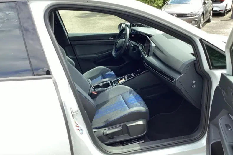 Volkswagen Golf din 2024 cu 19.250 km - oferta VOL214374 - foto 13