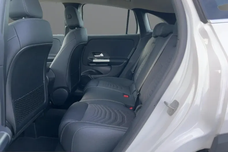 Mercedes-Benz GLA 250 (Clasa GLA) din 2024 cu 14.736 km - oferta MER214379 - foto 6