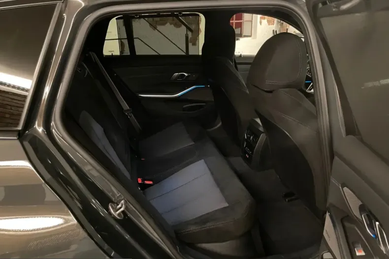BMW 320 (Seria 3) din 2025 cu 22.750 km - oferta BMW214384 - foto 36