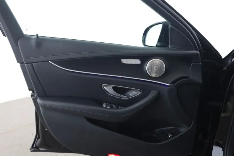 Mercedes-Benz E 300 (Clasa E) din 2022 cu 102.200 km - oferta MER214388 - foto 13