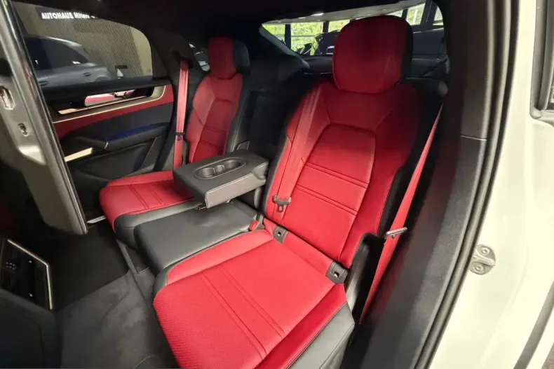 Porsche Cayenne din 2026 cu 60 km - oferta POR214401 - foto 34