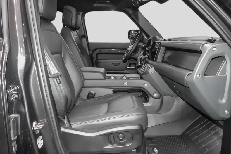 Land Rover Defender din 2024 cu 11.250 km - oferta LAN214426 - foto 3