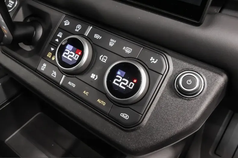 Land Rover Defender din 2024 cu 11.250 km - oferta LAN214426 - foto 12