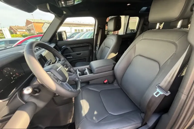 Land Rover Defender din 2024 cu 8.450 km - oferta LAN214427 - foto 9