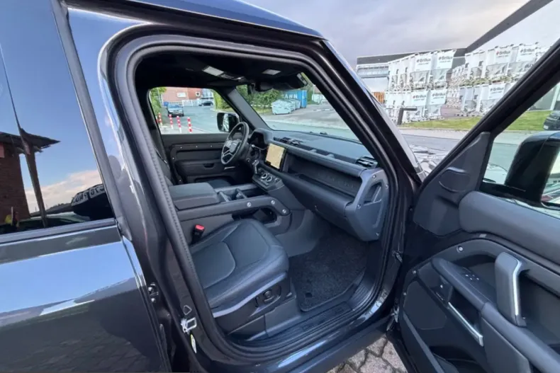 Land Rover Defender din 2024 cu 8.450 km - oferta LAN214427 - foto 11