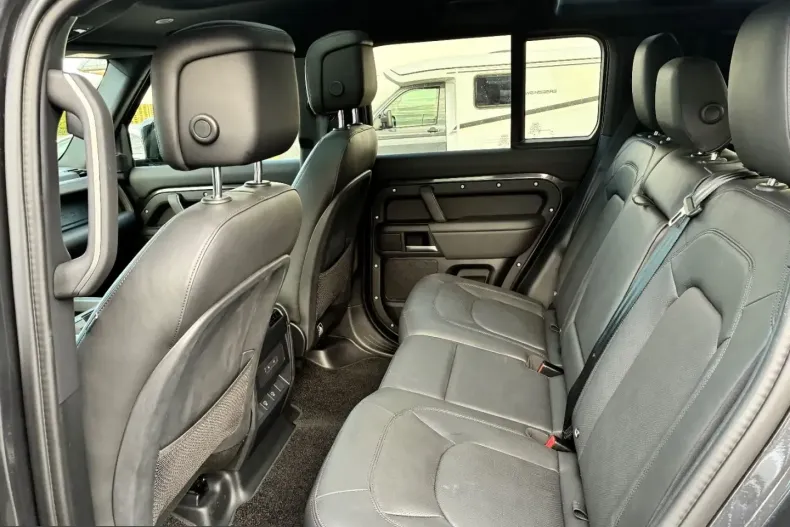 Land Rover Defender din 2024 cu 8.450 km - oferta LAN214427 - foto 14