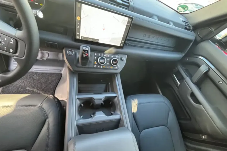 Land Rover Defender din 2024 cu 8.450 km - oferta LAN214427 - foto 20