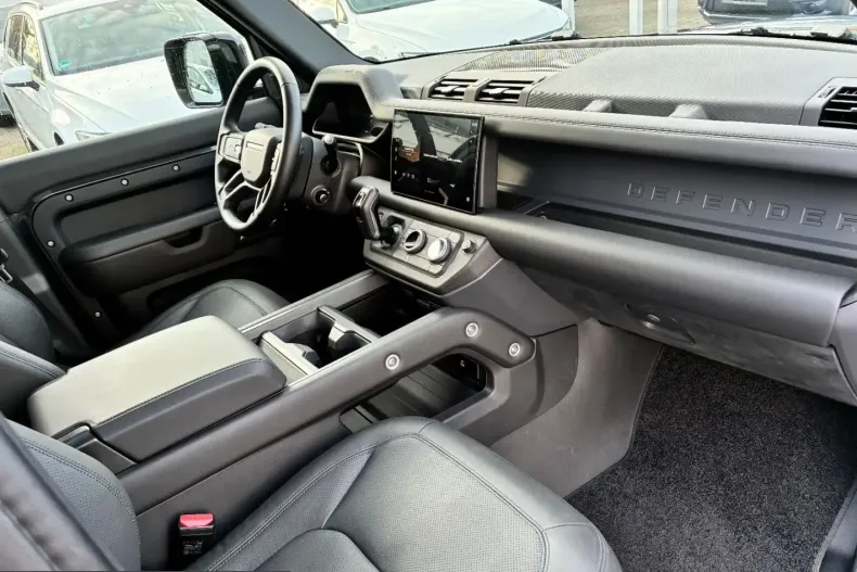 Land Rover Defender din 2024 cu 8.450 km - oferta LAN214427 - foto 21