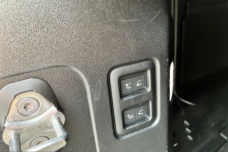 Land Rover Defender din 2024 cu 8.450 km - oferta LAN214427 - foto 22