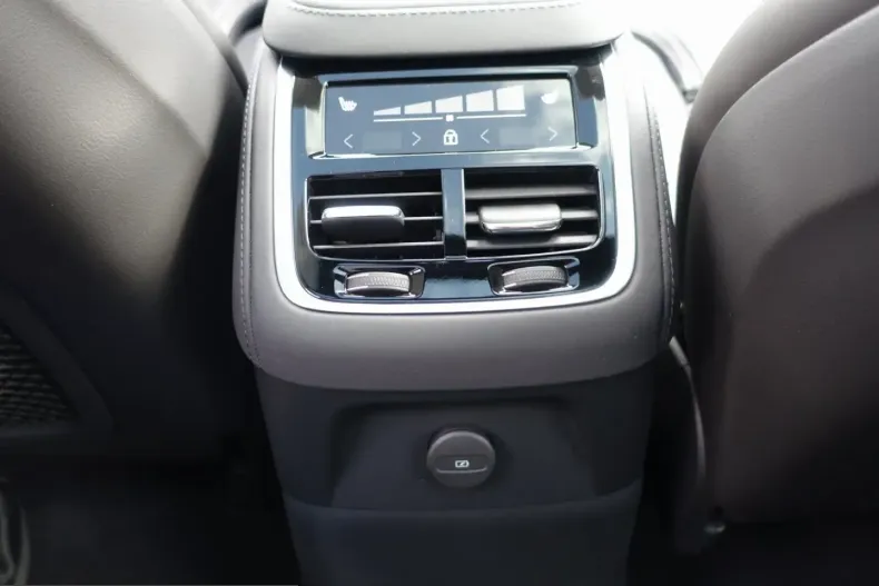 Volvo XC90 din 2025 cu 10.500 km - oferta VOL214430 - foto 21